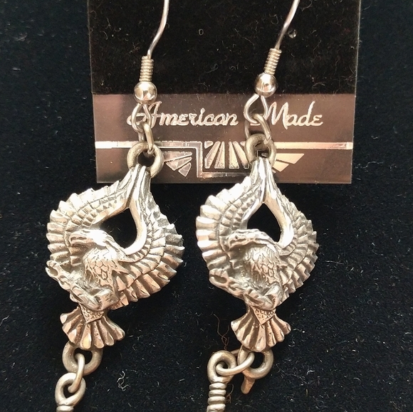 🆕Earrings Pewter American Made Eagle With Tribal Feathers Vintage New W/Tags - Picture 2 of 8